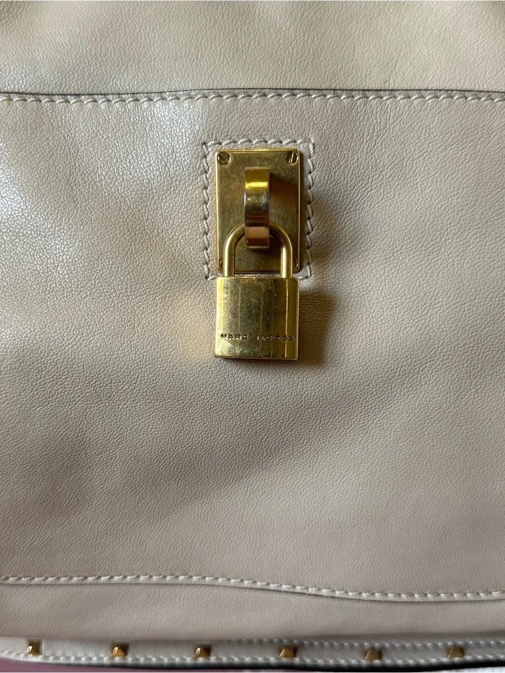 💯Auth! Marc Jacobs Cream Pebbled Leather Shoulder Bag with Gold Hardware & Lock
